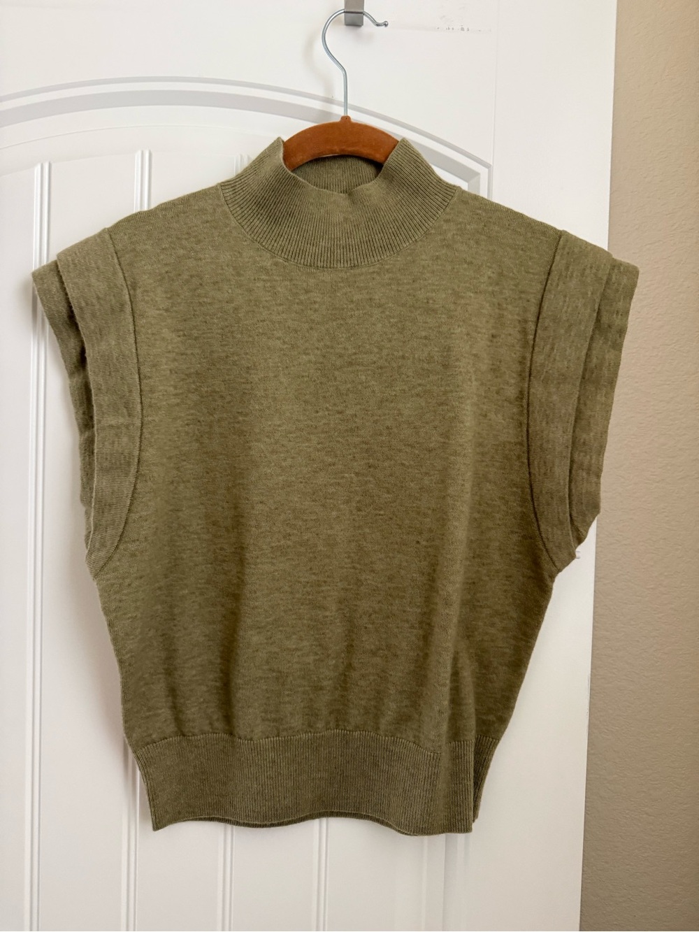 Zara Women’s Pointed Shoulder Knit Top